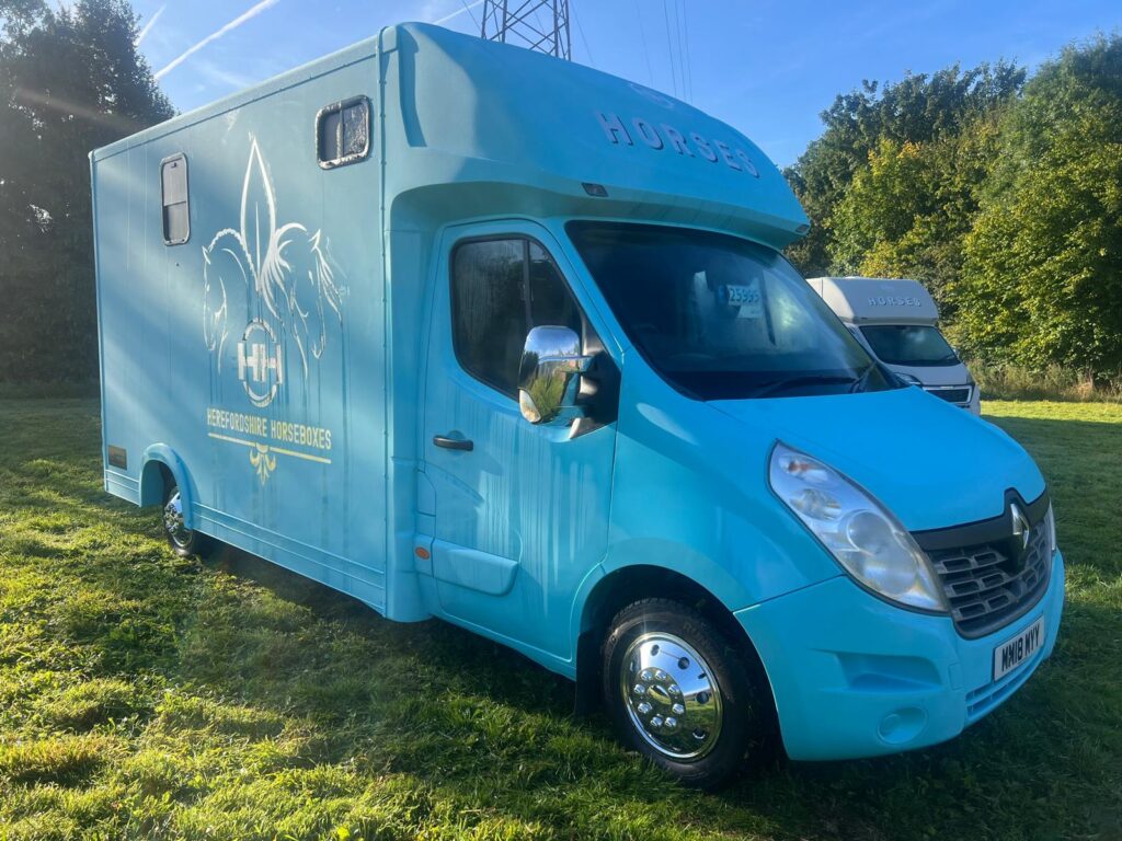 Blue Horsebox 03